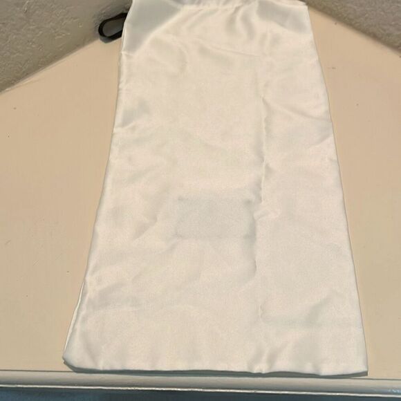 Gucci Tall Rectangular Dust Cover White Classic Spellout Logo Storage Travel Bag - Picture 2 of 4